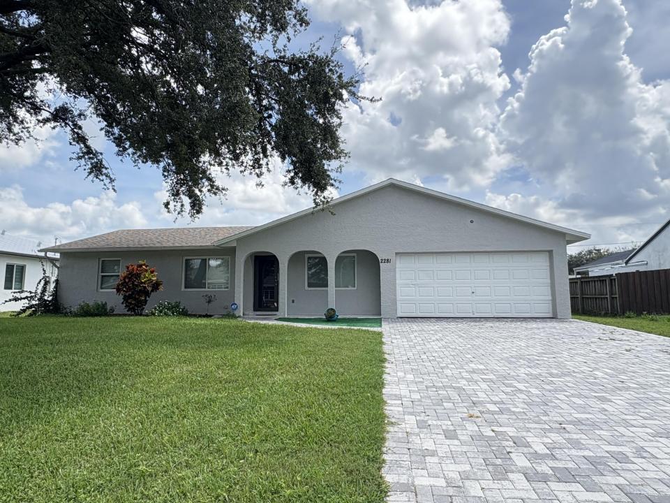2281 SE Belvedere Street, Port Saint Lucie, פלורידה 34984, ארצות הברית של אמריקה 