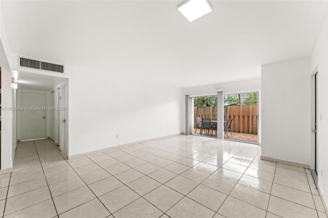 4300 NW 79th Ave 1E, Doral, Floryda 33166, USA