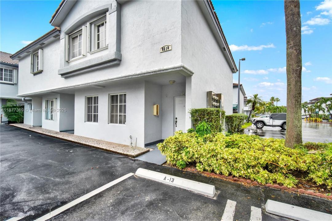 8210 NW 10th St 14, Miami, פלורידה 33126, ארצות הברית של אמריקה 