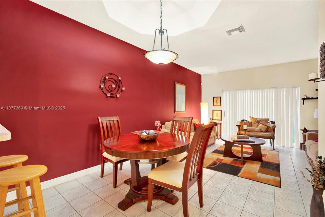 8210 NW 10th St 14, Miami, פלורידה 33126, ארצות הברית של אמריקה 