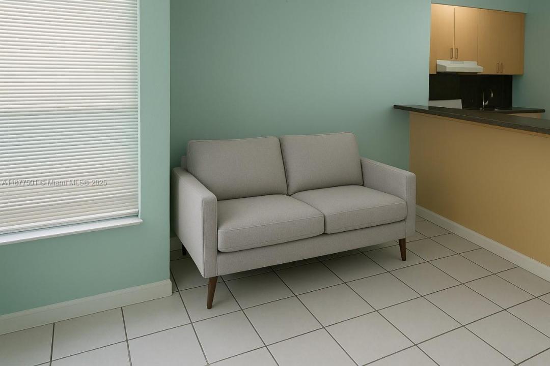 2755 NW 11th St B, Miami, 佛罗里达州 33125, 美国