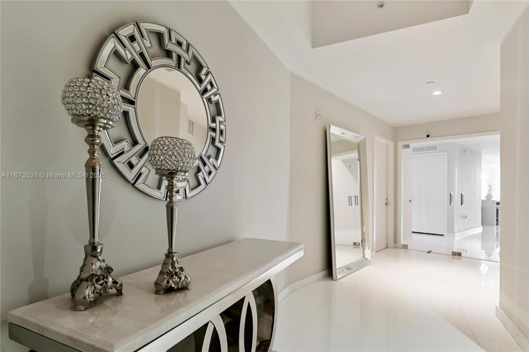 851 NE 1st Ave 1611, Miami, פלורידה 33132, ארצות הברית של אמריקה 