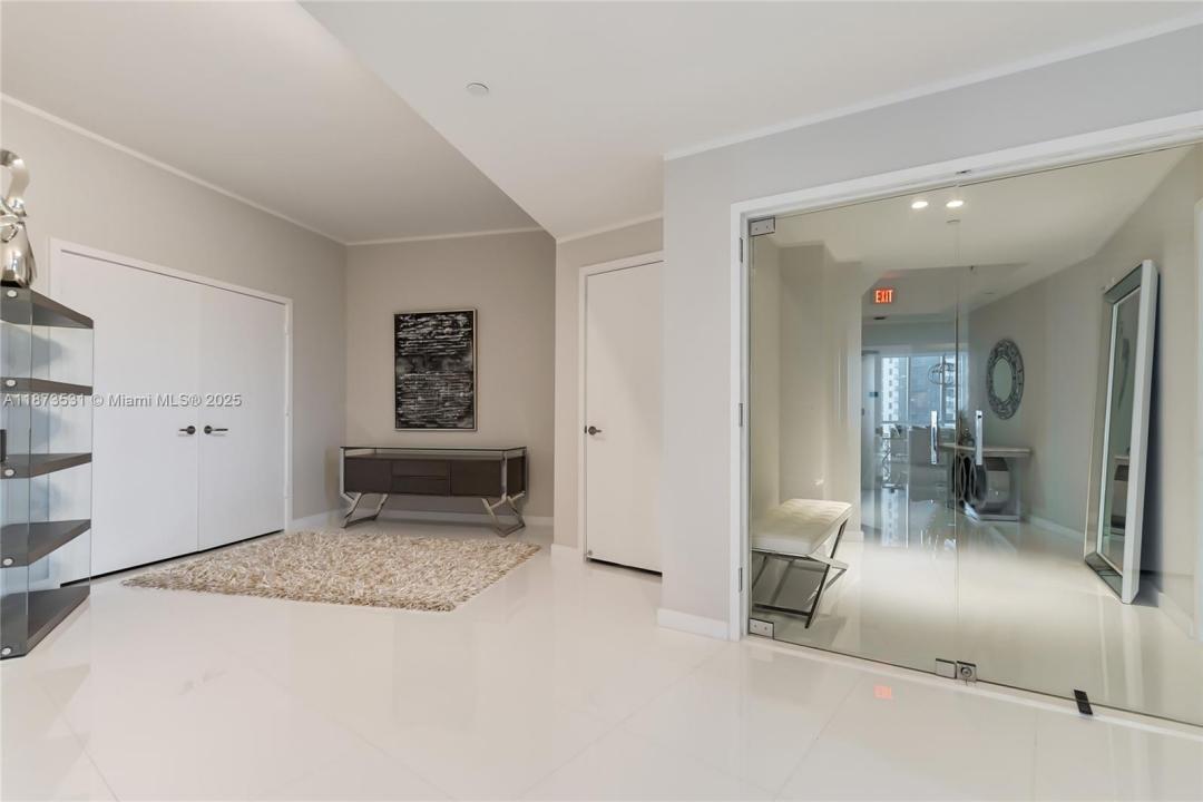 851 NE 1st Ave 1611, Miami, פלורידה 33132, ארצות הברית של אמריקה 
