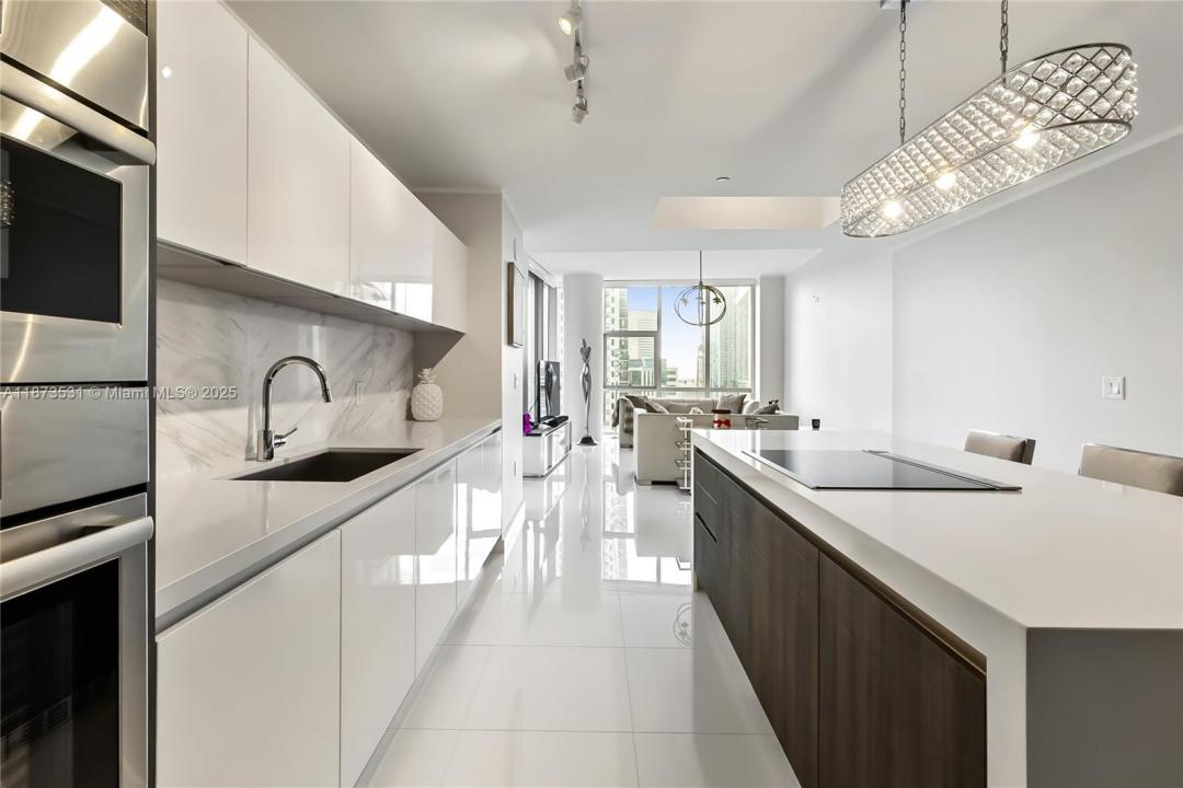 851 NE 1st Ave 1611, Miami, פלורידה 33132, ארצות הברית של אמריקה 