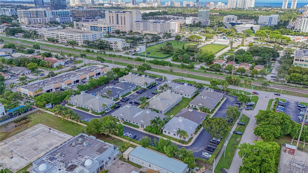 20810 W Dixie Hwy Ag Hwy, Miami, Флорида 33180, Соединенные Штаты