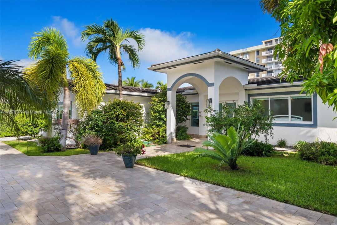 2105 Arch Creek Dr, North Miami, Florida 33181