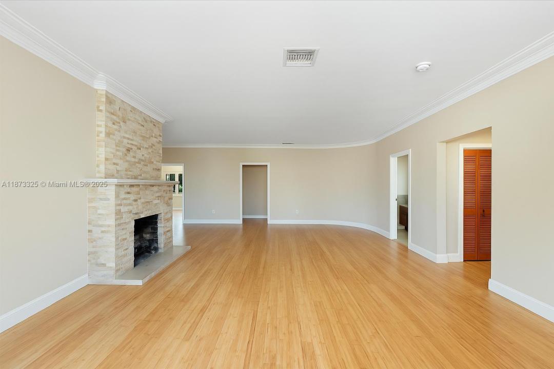 9457 Carlyle Ave, Surfside, Floride 33154, États-Unis