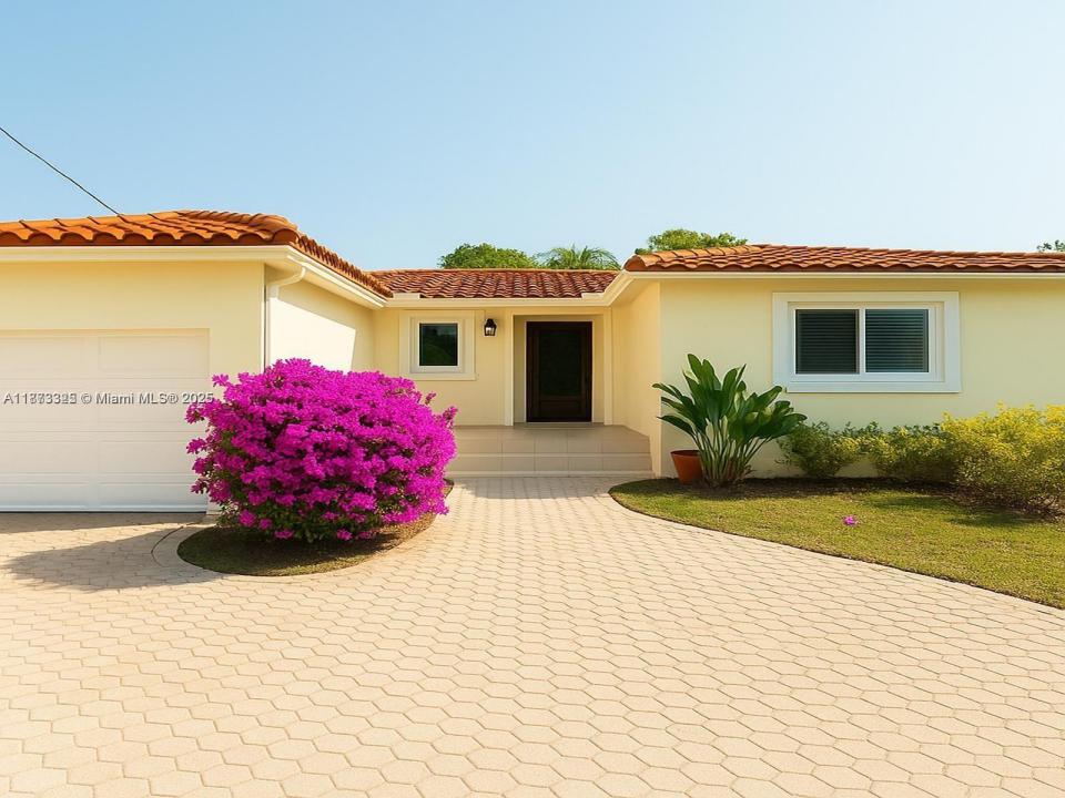 9457 Carlyle Ave, Surfside, Floride 33154, États-Unis