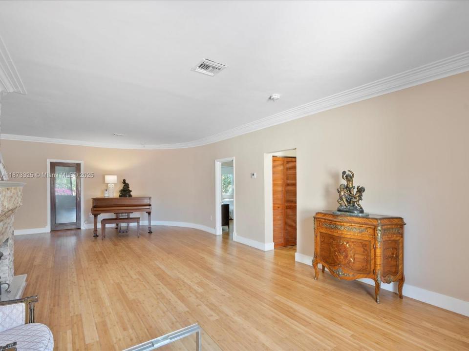 9457 Carlyle Ave, Surfside, Floride 33154, États-Unis