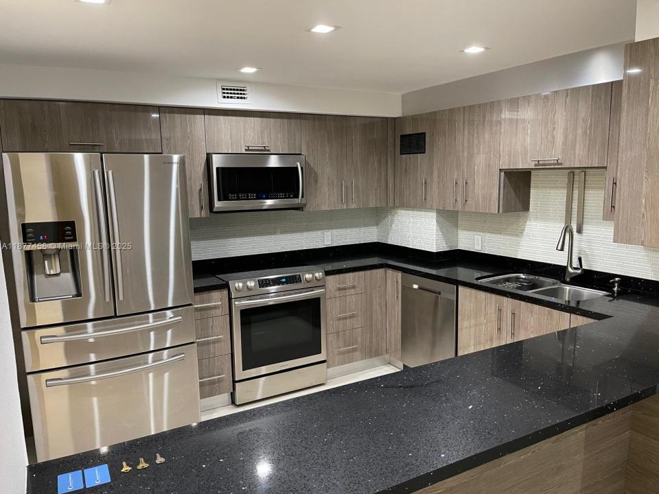 2801 NE 183rd St 1909W, Aventura, Florida 33160