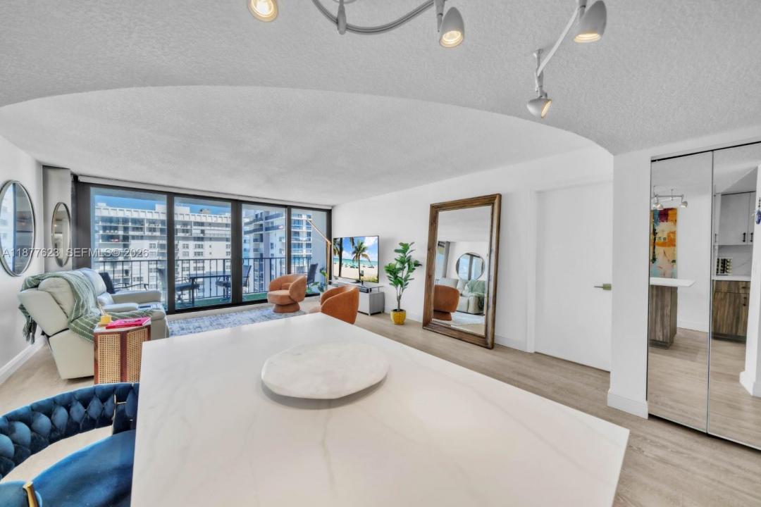 2401 S Ocean Dr 2504, Hollywood, Florida 33019, USA