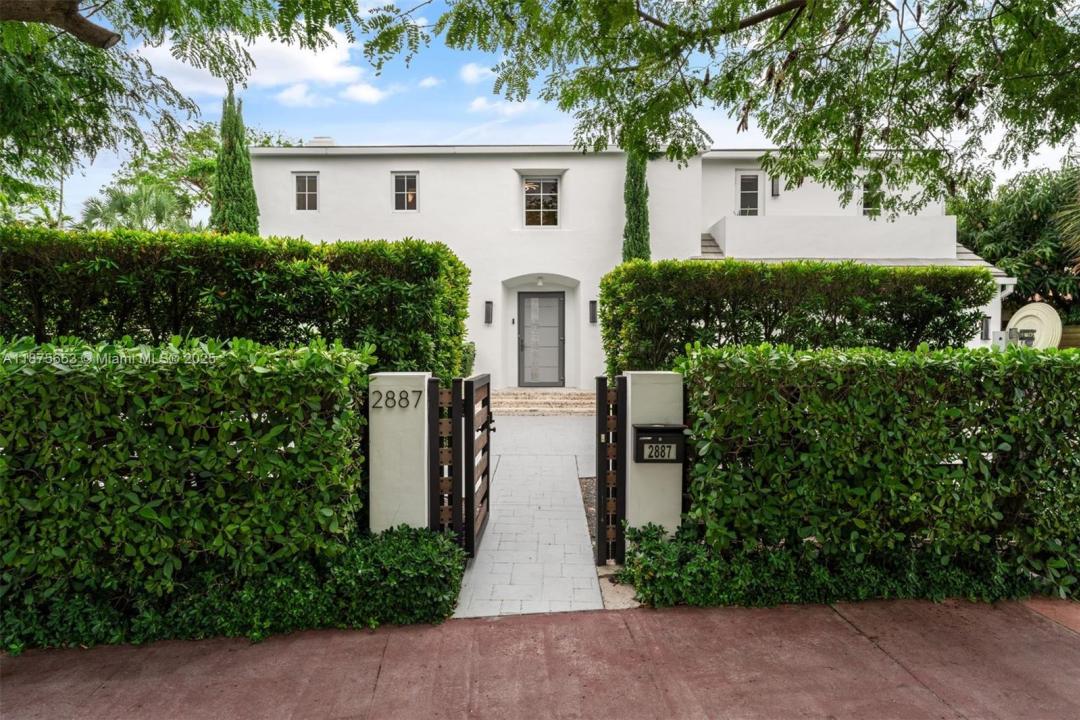 2887 Pine Tree Dr, Miami Beach, Florida 33140