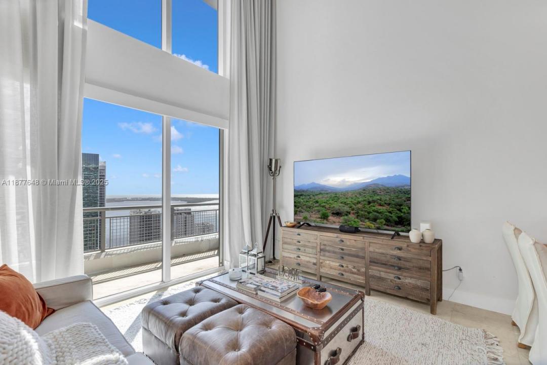 60 SW 13th St 3402, Miami, Florida 33130, USA