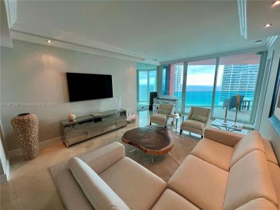 300 S Pointe Dr 2806, Miami Beach, Florida 33139, USA