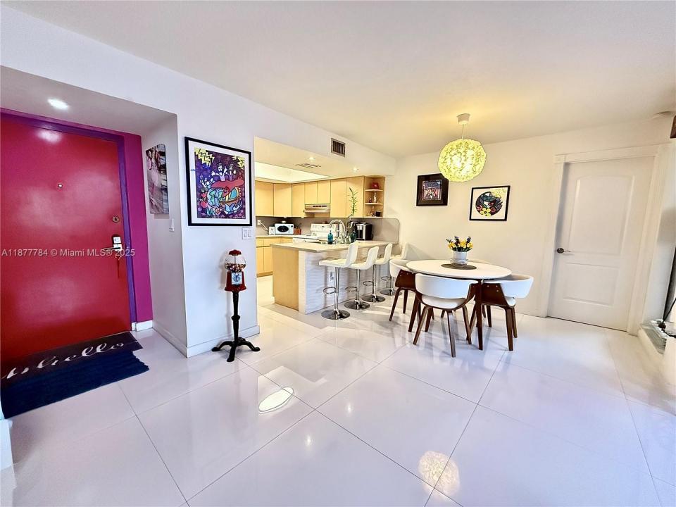 10857 NW 7th St 21-17, Miami, Floride 33172, États-Unis