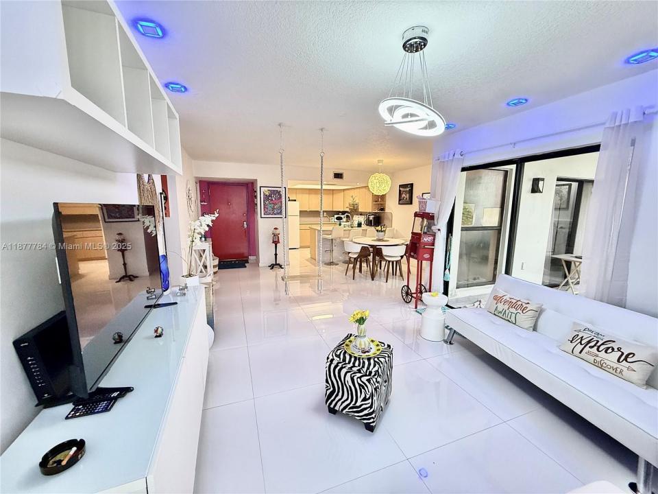 10857 NW 7th St 21-17, Miami, Floride 33172, États-Unis