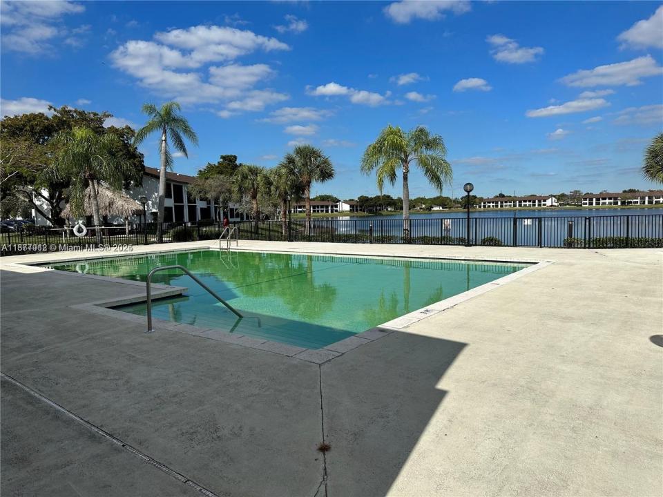 210 Lake Pointe Dr 201, Oakland Park, Флорида 33309, Соединенные Штаты