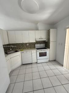 7808  WEST 29 LN 102, Hialeah Gardens, Florida 33018, USA