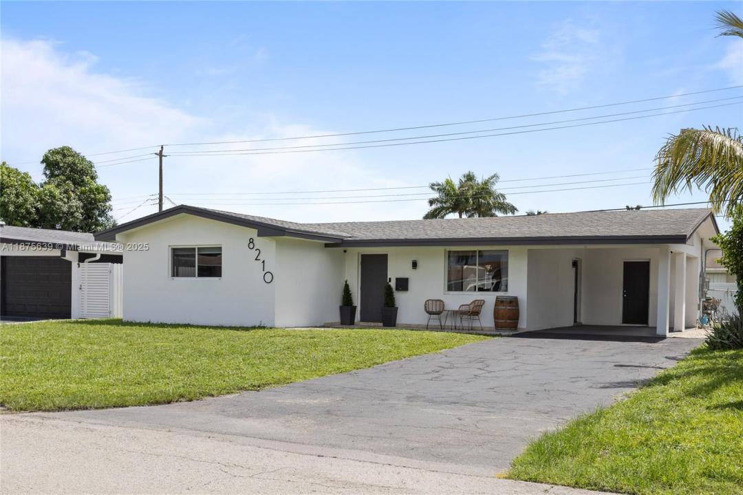 8210 NW 11th St, Pembroke Pines, Florida 33024, Stati Uniti