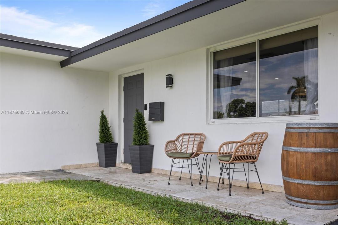 8210 NW 11th St, Pembroke Pines, Florida 33024, Stati Uniti