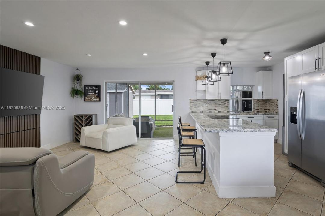 8210 NW 11th St, Pembroke Pines, Florida 33024, Stati Uniti