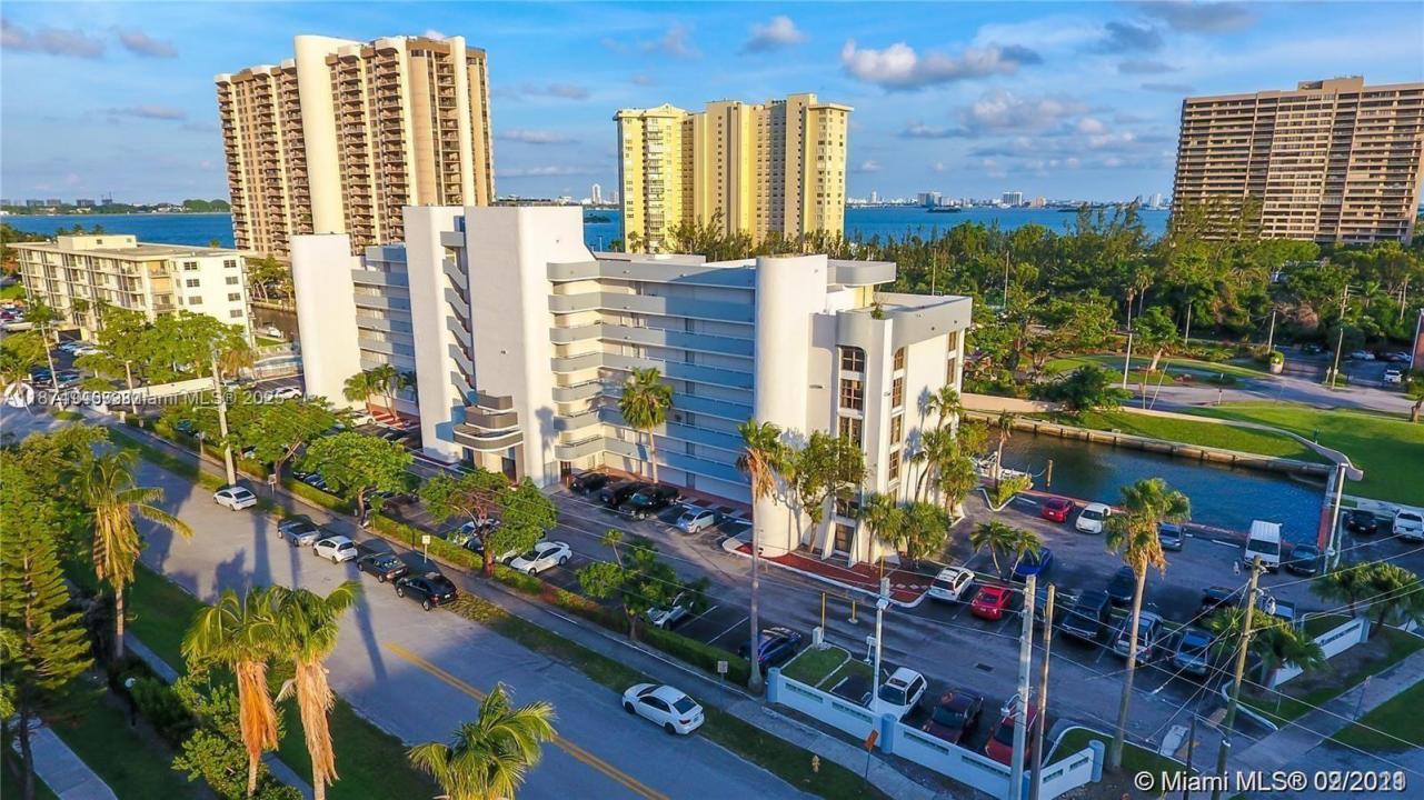 1650 NE 115th St 403, Miami, פלורידה 33181, ארצות הברית של אמריקה