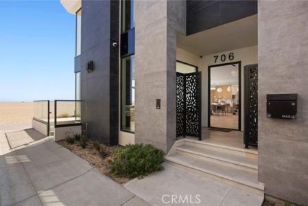 W Oceanfront, Newport Beach, California 92661