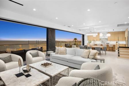 W Oceanfront, Newport Beach, California 92661