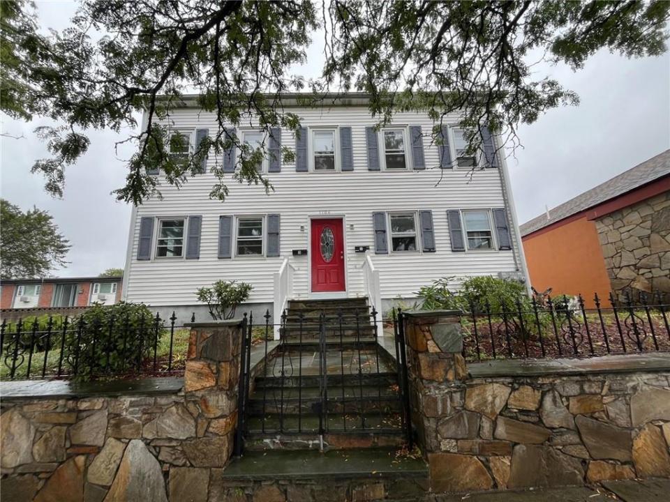 1104 S Broadway Avenue 1, East Providence, Rhode Island 02914, HOA KỲ