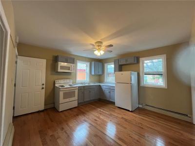 1104 S Broadway Avenue 1, East Providence, Rhode Island 02914, HOA KỲ