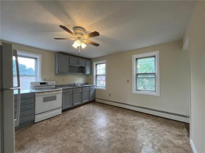 1104 S Broadway Avenue 2, East Providence, Rhode Island 02914, HOA KỲ