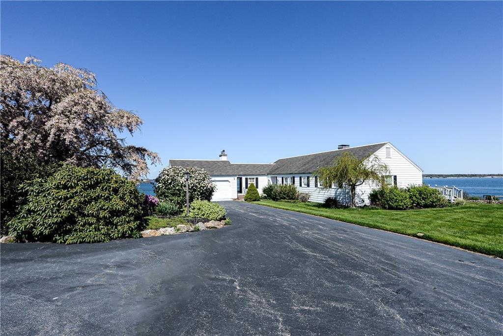 90 North Cliff Drive, Narragansett, Rhode Island 02882