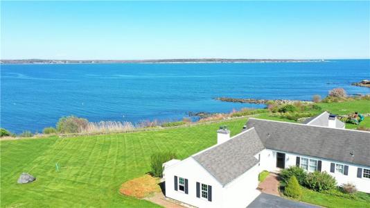 90 North Cliff Drive, Narragansett, Rhode Island 02882