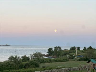 90 North Cliff Drive, Narragansett, Rhode Island 02882