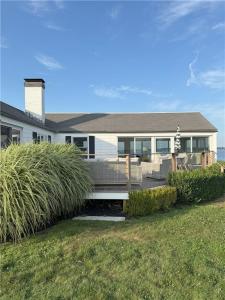 90 North Cliff Drive, Narragansett, Rhode Island 02882
