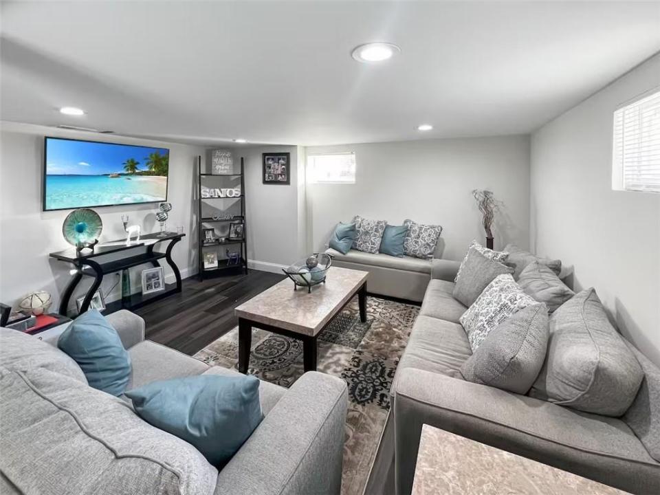 82 Kearns Avenue, Tiverton, Rhode Island 02878