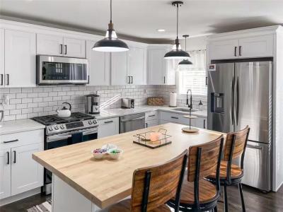 82 Kearns Avenue, Tiverton, Rhode Island 02878