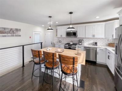 82 Kearns Avenue, Tiverton, Rhode Island 02878