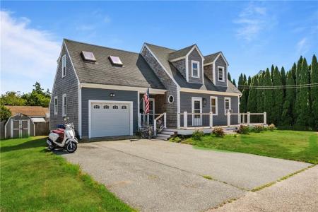 25 Clayton Street, Middletown, RI 02842, USA