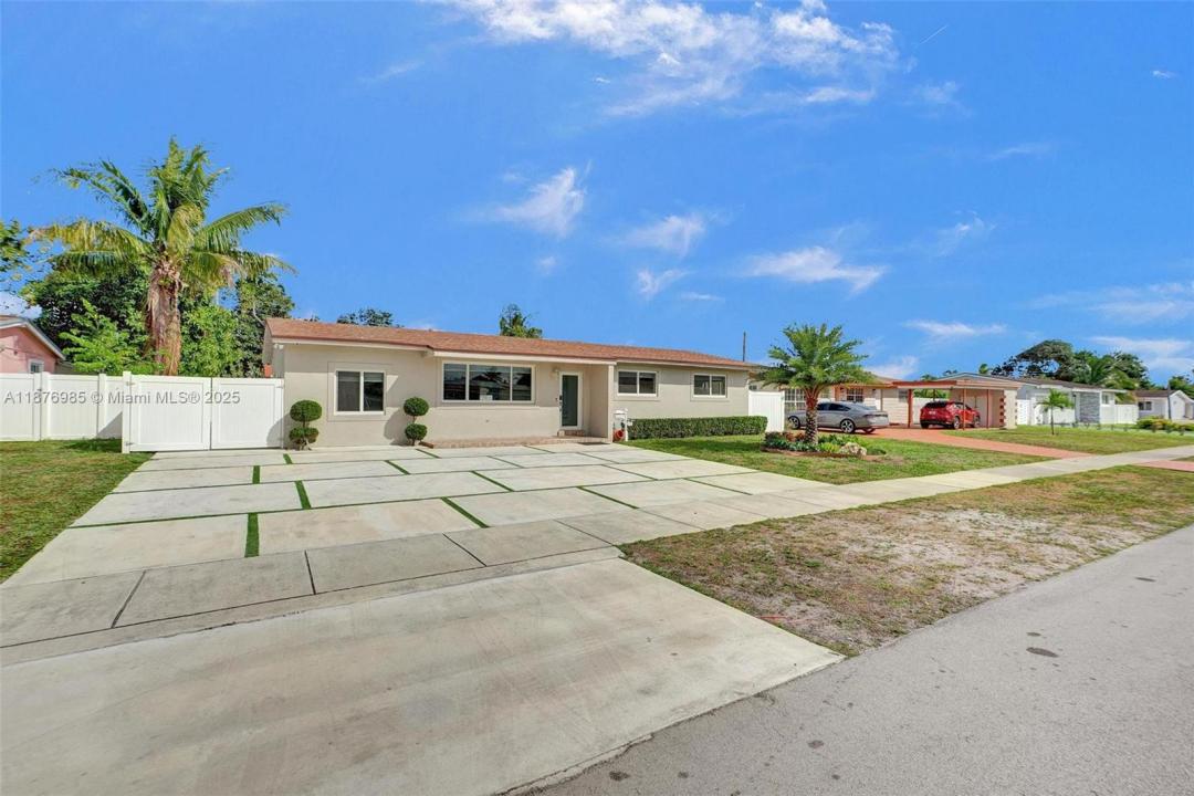 19625 NW NW 6th Pl, Miami Gardens, Florida 33169