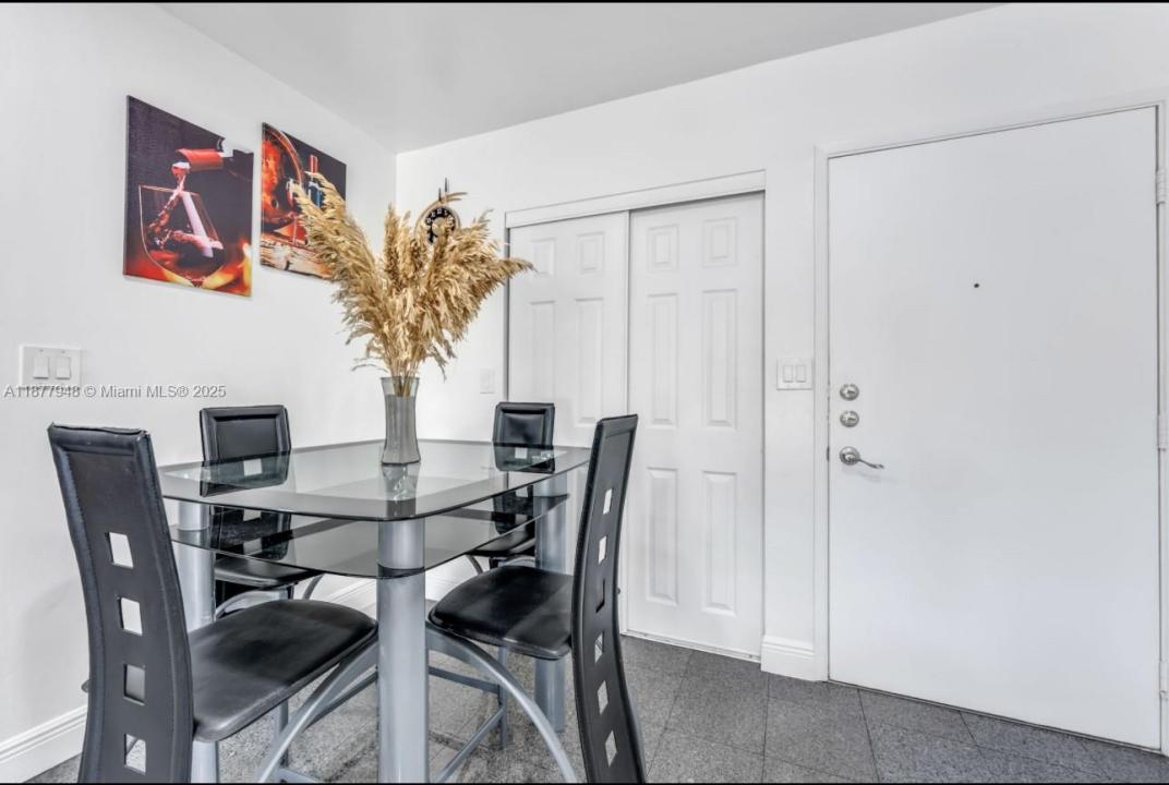 660 W Park Dr 1-203, Miami, Florida 33172, Amerika Birleşik Devletleri