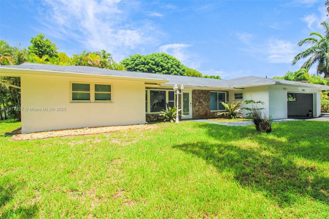 5785 SW 160th Ave, Southwest Ranches, Florida 33331