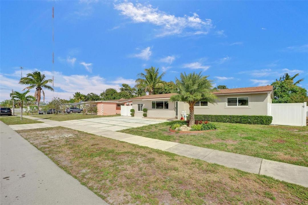 19625 NW NW 6th Pl, Miami Gardens, Florida 33169