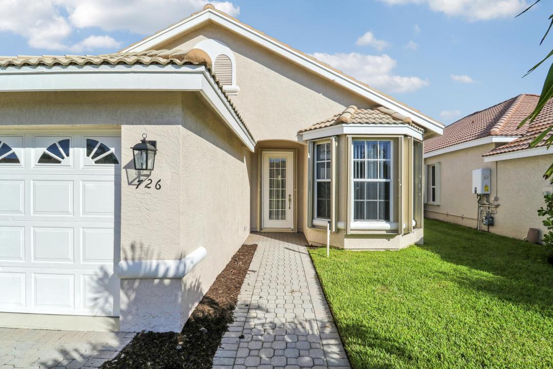 726 SW Aruba Bay, Lake Charles, Port Saint Lucie, Florida 34986