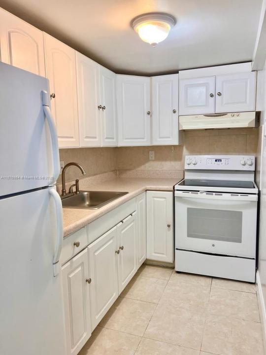 7820 NE Bayshore Ct 207, Miami, Florida 33138, Stati Uniti