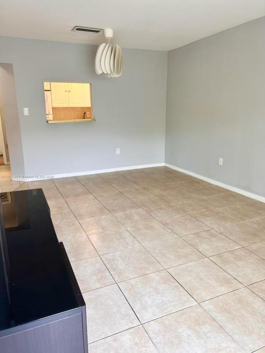 7820 NE Bayshore Ct 207, Miami, Florida 33138, Stati Uniti