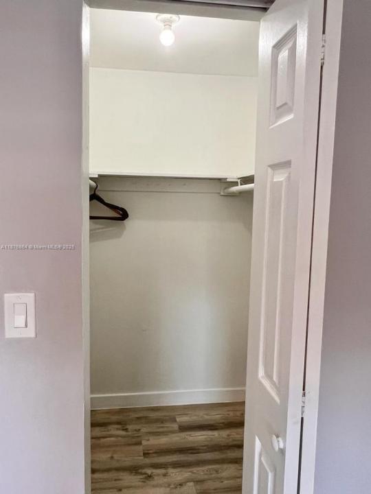 7820 NE Bayshore Ct 207, Miami, Florida 33138, Stati Uniti