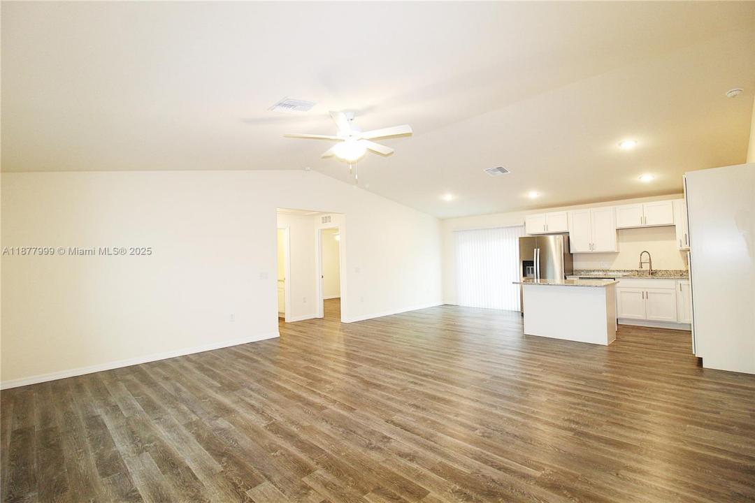 555 Oakshire Ln, Lehigh Acres, Florida 33935