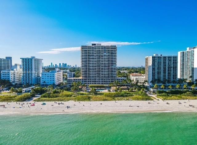 2555 Collins Ave 2200, Miami Beach, Floride 33140, États-Unis