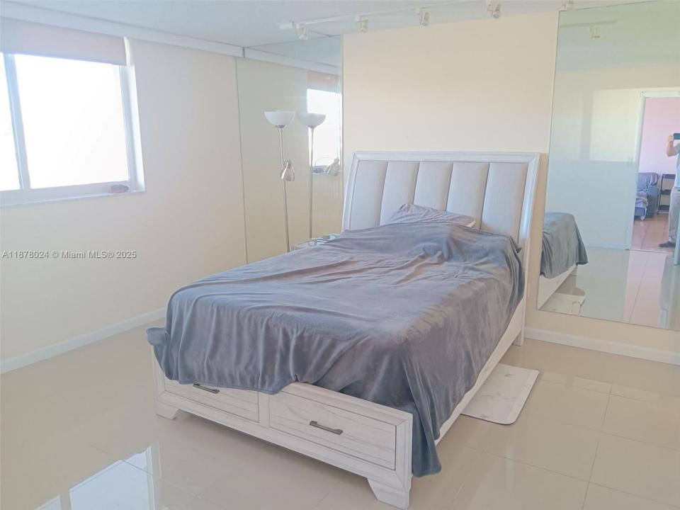 3545 NE 166th St 304, North Miami Beach, Флорида 33160, Соединенные Штаты